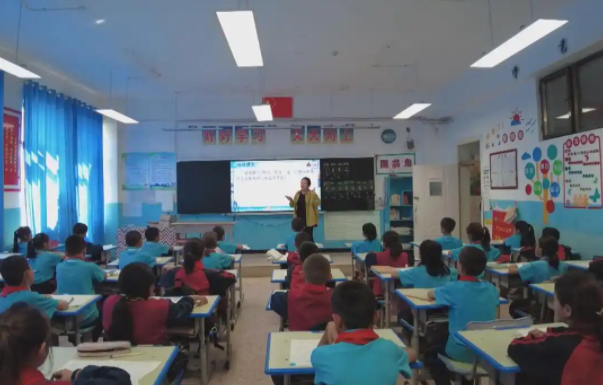 架起了家校社协同育人的云端桥梁让常识的传递打破地域界限 架起了家校社协同育人的云端桥梁让常识的传递打破地域界限