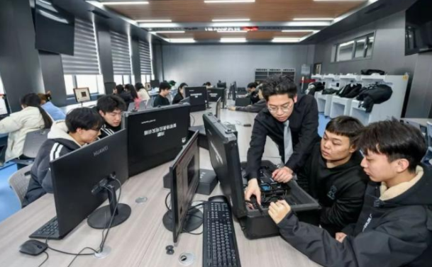 创意源于学生对校园管理中实际问题亲手规划完结的项目成果 创意源于学生对校园管理中实际问题亲手规划完结的项目成果