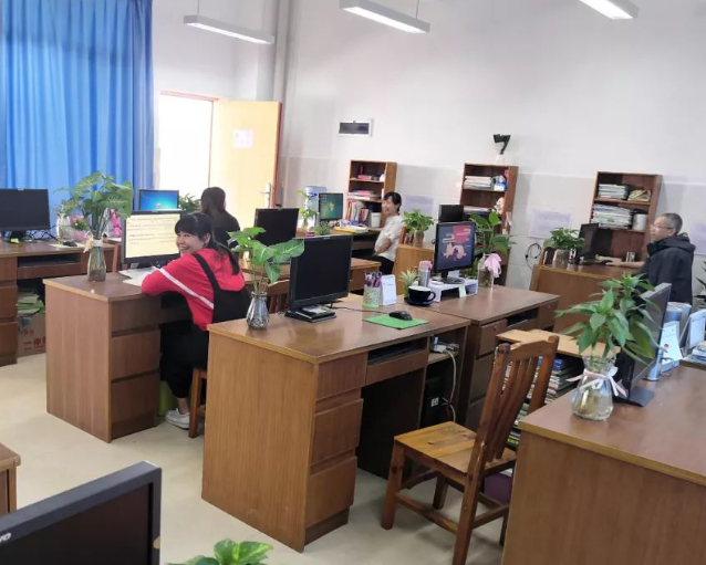 社会革新面对AI的冲击教育大纲怎样调整教材系统怎样重构