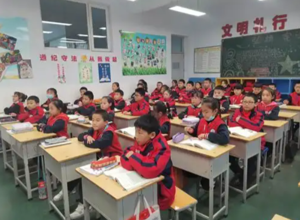 教育联合体文来杯编程赛轮流让每个孩子都能站上归于自己的舞台中心