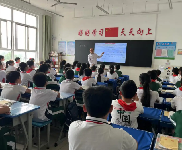 上好学的平等愿望优质教育资源正成为每个孩子都能享有的公平起点